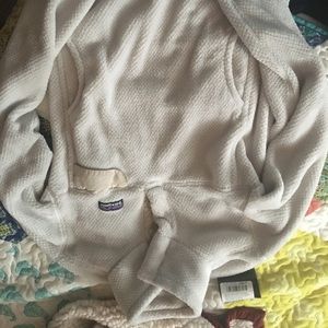 Patagonia size Small pullover cream